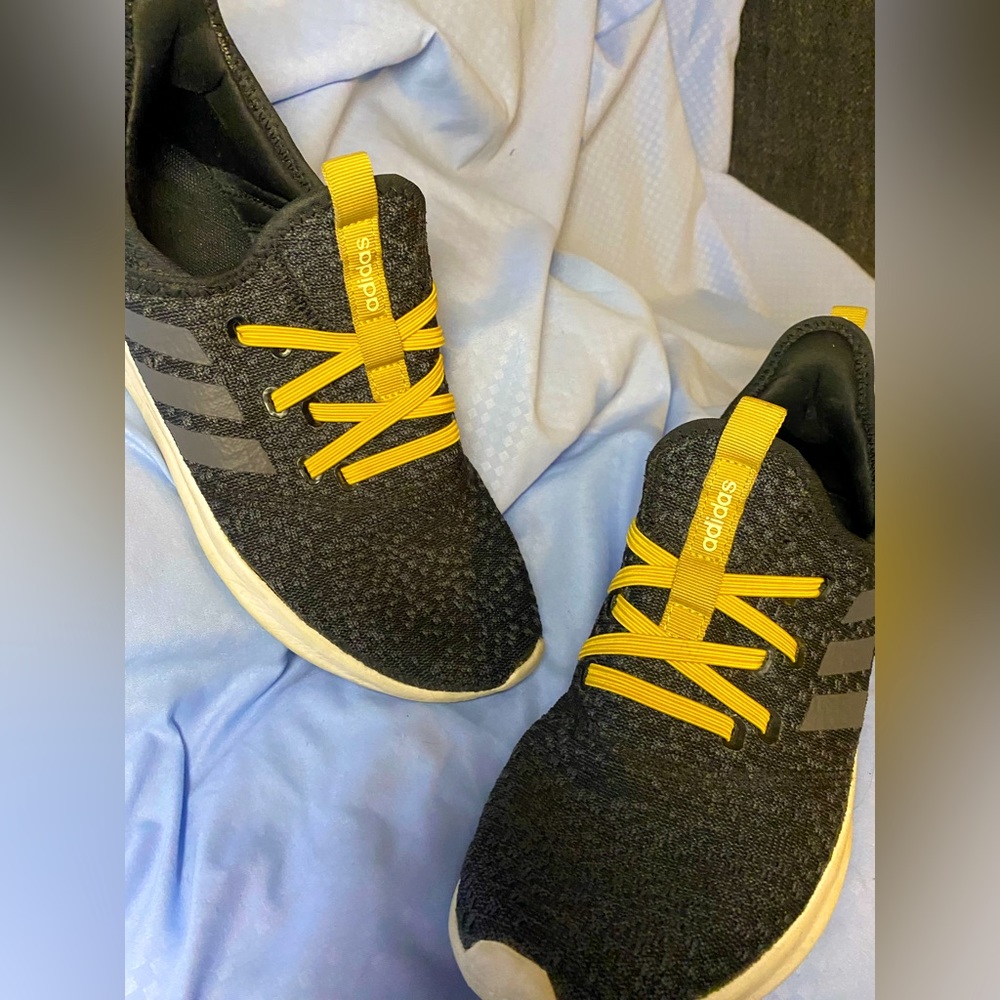 Adidas cloud foam unning shoes